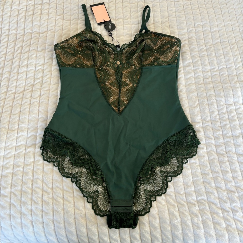 Pinsy Sculpting Lace Shapesuit Green L NWT